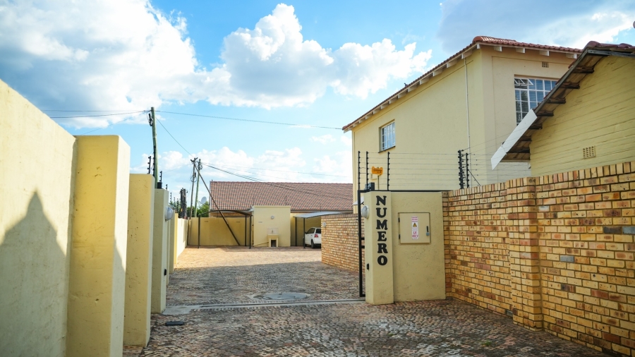 6 Bedroom Property for Sale in Flamwood North West